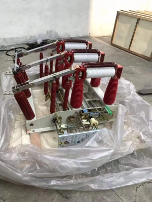 Indoor vacuum circuit breaker