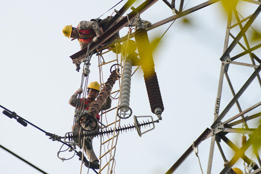 Silicone Rubber Insulators: Lightweight Alternatives to Traditional Porcelain